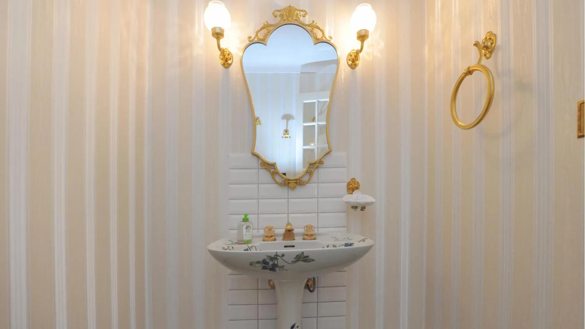 Nice Home In Antibes With Private Swimming Pool, Can Be Inside Or Outside 0*,  צרפת