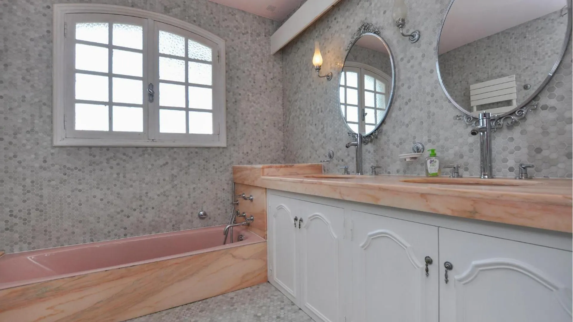 בית נופש Nice Home In Antibes With Private Swimming Pool, Can Be Inside Or Outside